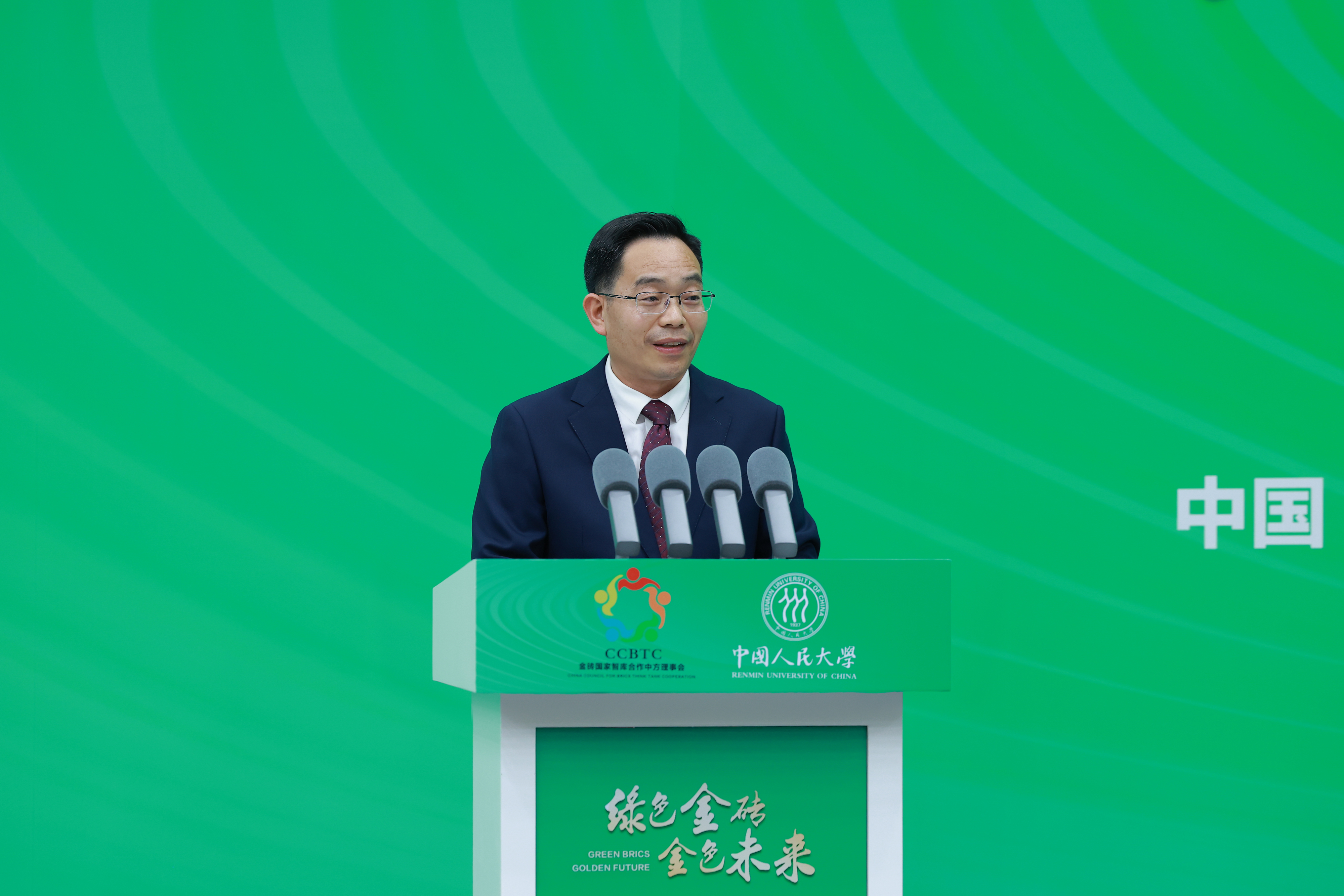 冯仕政.jpg